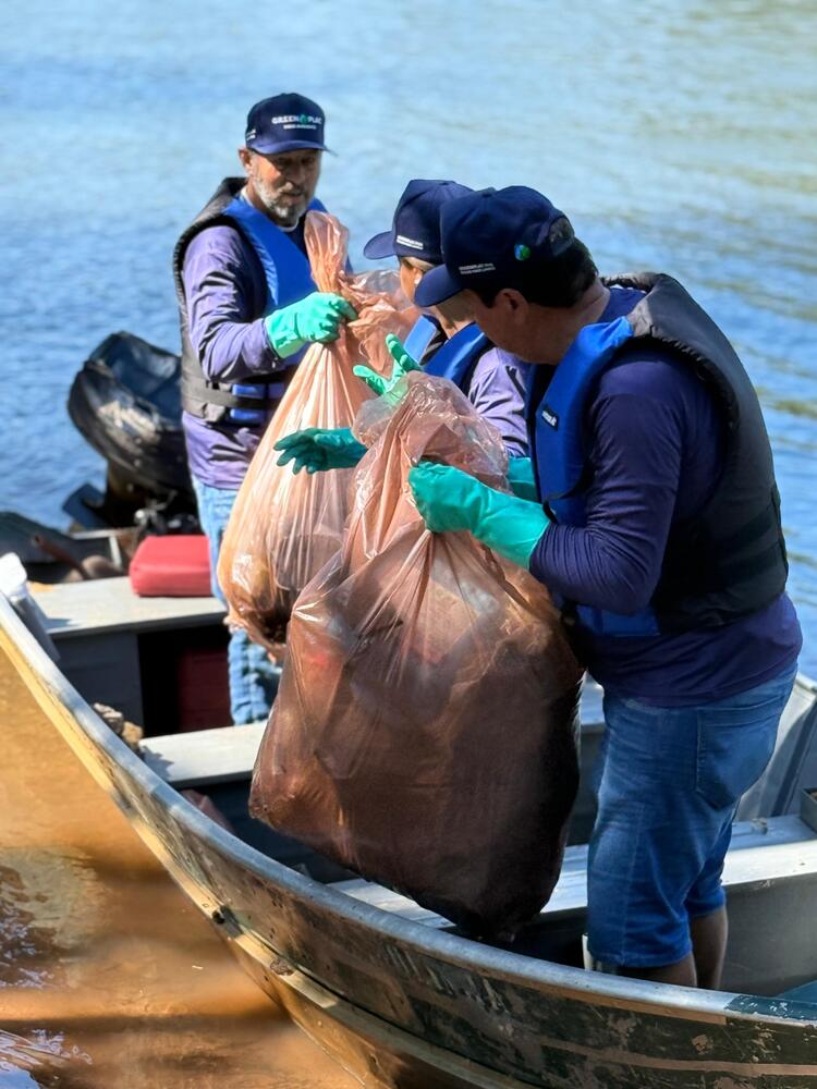 A Greenplac, empresa que faz parte do holding Colpar Brasil lançou o projeto "Greenplac por Águas Mais Limpas" para preservar o Rio Verde, mobilizando voluntários para a limpeza das margens.