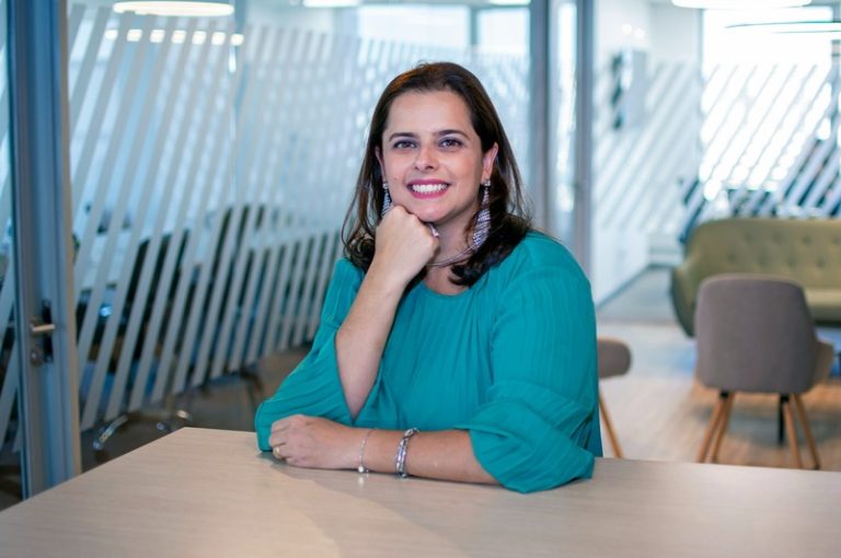 Fintouch 2025 discute regulação e inovação no setor financeiro em São Paulo, com foco em criptomoedas e CBDCs. Denise Cinelli, COO Global CryptoMKT