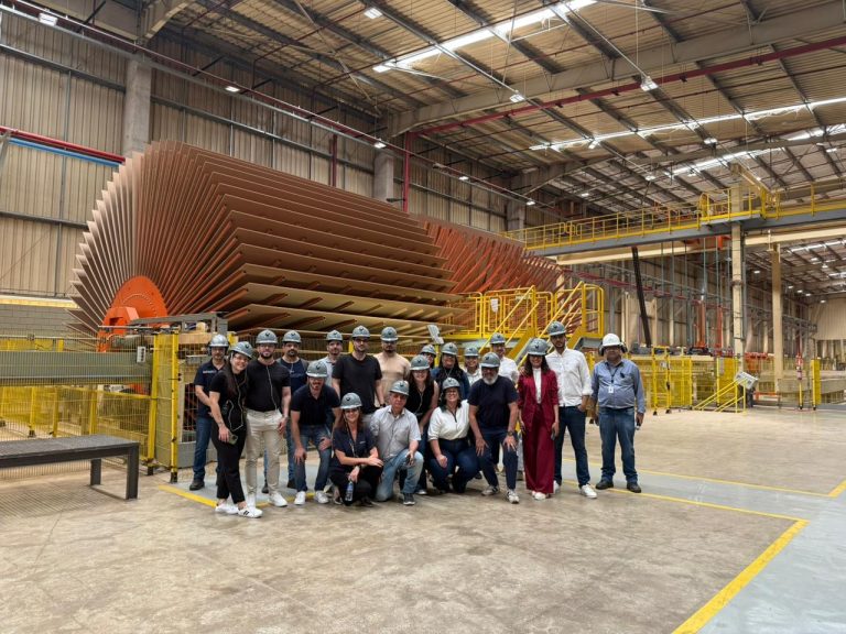 Arquitetos de Araçatuba visitam a Greenplac em Água Clara para conhecer o ciclo produtivo do MDF e os investimentos em sustentabilidade. | José Roberto Colnaghi, presidente do Conselho de Administração da Colpar Brasil