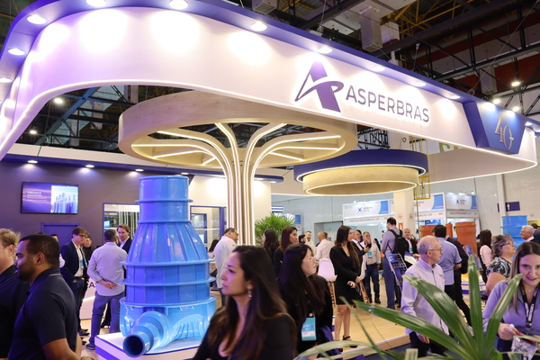 Asperbras na Feira Nacional de Saneamento e Meio Ambiente (FENASAN) 2025 destaca o lançamento de produtos de ferro e celebra os 40 anos da empresa. A empresa pertence a holding Colpar Brasil.