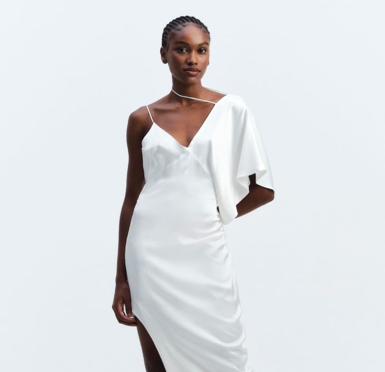 Fashion show of the new collection by designer Francesca Monfrinatti, with a runway built from reused MDF from Greenplac, highlighting the commitment to circular design and sustainability.