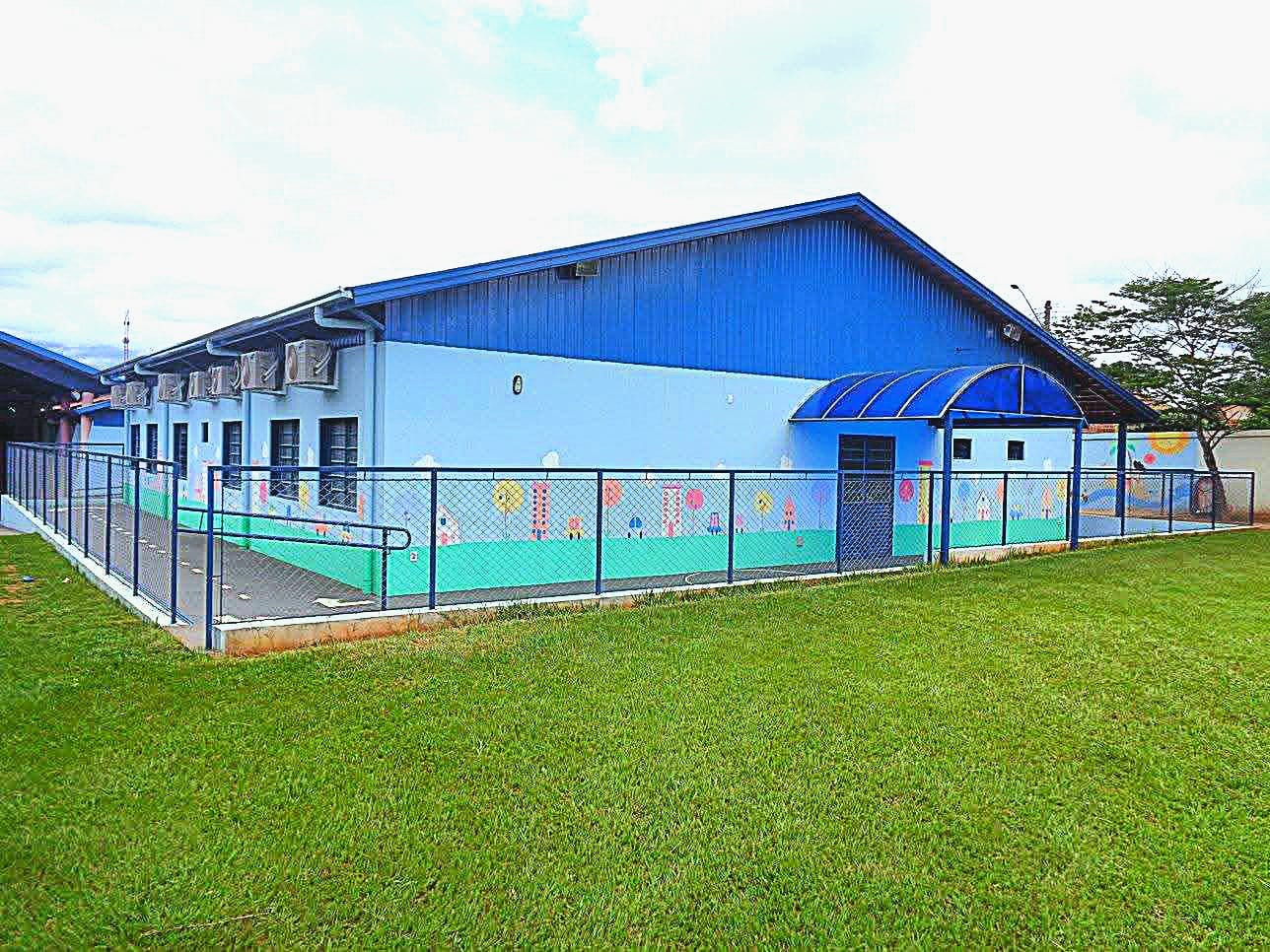 Medalha Maria Chica à Fundação Nelly Jorge Colnaghi, em Penápolis (SP). José Roberto Colnaghi, presidente do Conselho de Administração da Colpar Brasil e Francisco Carlos Jorge Colnaghi, vice-presidente do Conselho de Administração da Colpar Brasil estiveram presente.