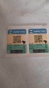 O projeto Inmetro na Palma da Mão levanta questões sobre a eficácia da certificação de produtos, com selos que dificultam a identificação de empresas responsáveis| Fraude | Casa da Moeda | Sicpa