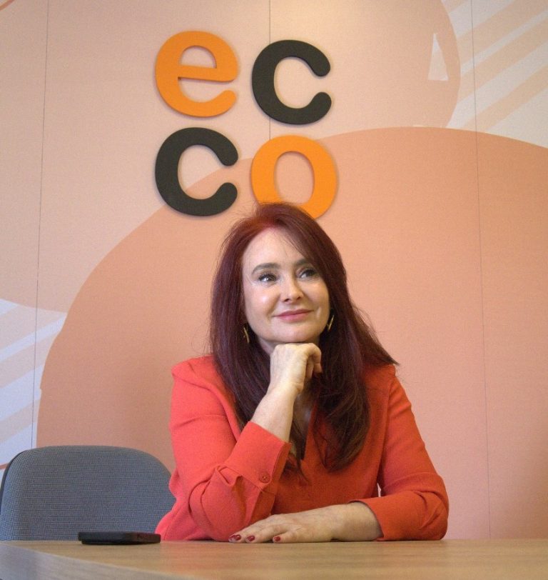 A ECCO - Escritório de Consultora e Comunicação, sob a liderança de Silvania Dal Bosco, comemora 22 anos de atuação no mercado de consultoria de comunicação, destacando-se por sua abordagem personalizada e pela capacidade de transformar a essência dos clientes em reputação. Com expertise em saúde, indústria e comércio varejista, a agência oferece uma gama de serviços, desde assessoria de imprensa até gerenciamento de crises, consolidando parcerias de longo prazo e investindo na formação multidisciplinar de sua equipe.