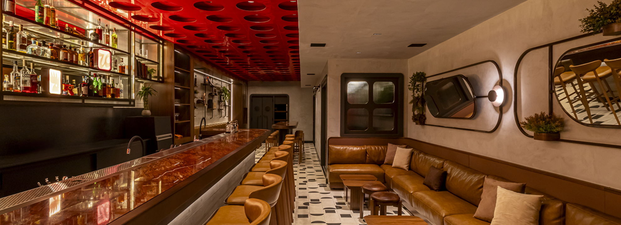 Testarossa: bar autoral em Curitiba que combina arquitetura e experiência sensorial.