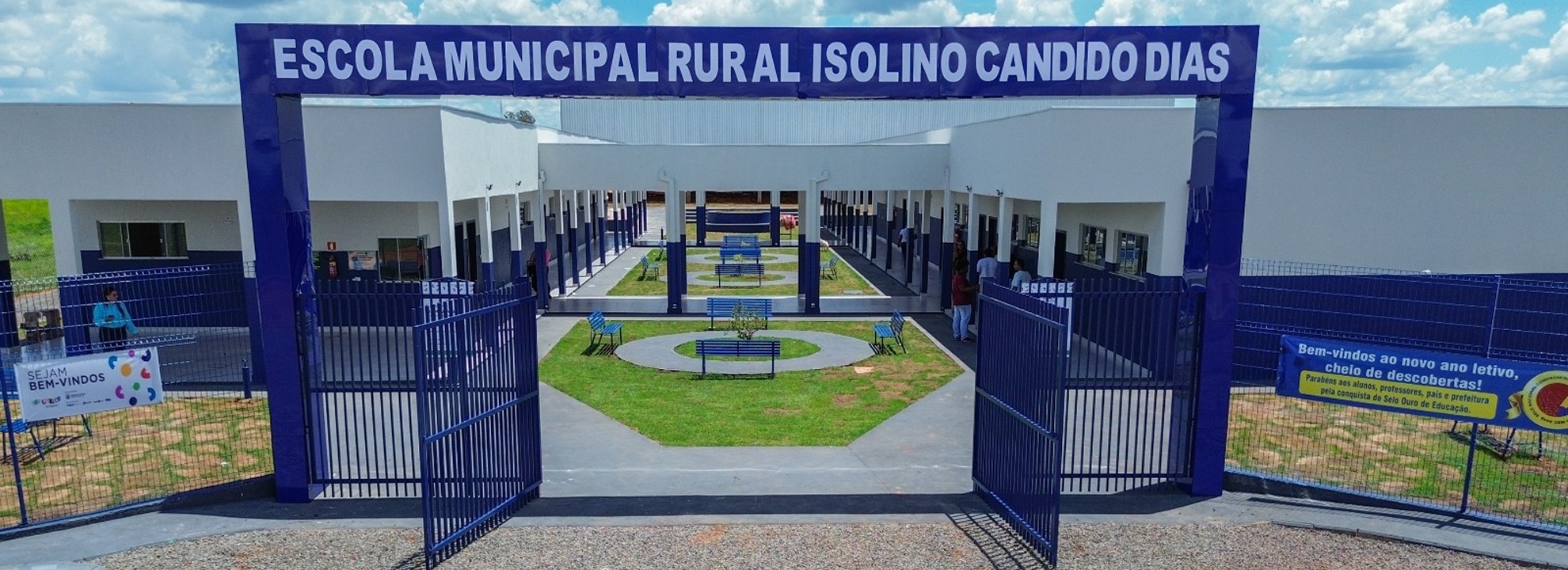 Inauguração da nova Escola Municipal Rural Isolino Cândido Dias em Água Clara (MS), promovendo educação de qualidade. "É um presente para a comunidade de Água Clara (MS), focado no futuro de nossos pequenos cidadãos." diz José Roberto Colnaghi. 