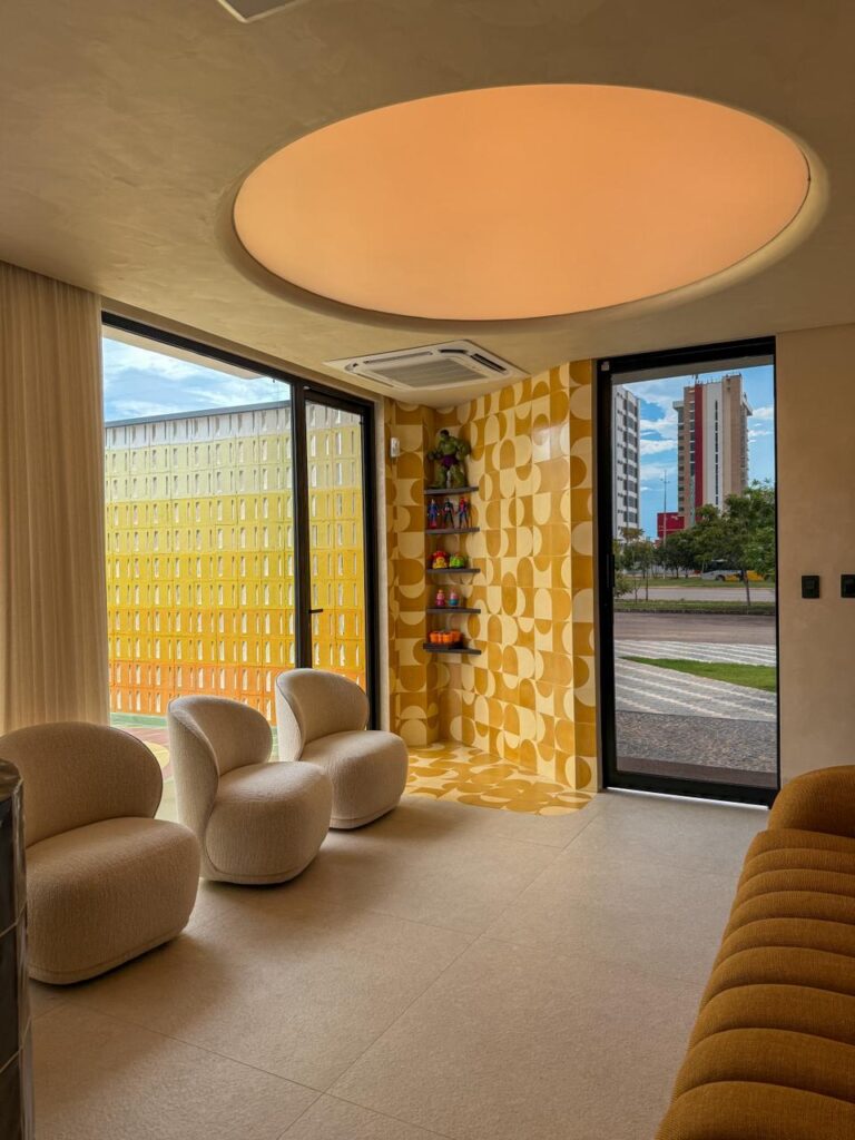 Clinica Oftalmológica, Clínica Tainan Oliveira em Palmas, destacando a arquitetura que reflete a brasilidade. Projeto do Arquiteto e CEO do Studio RIS, José Junior.