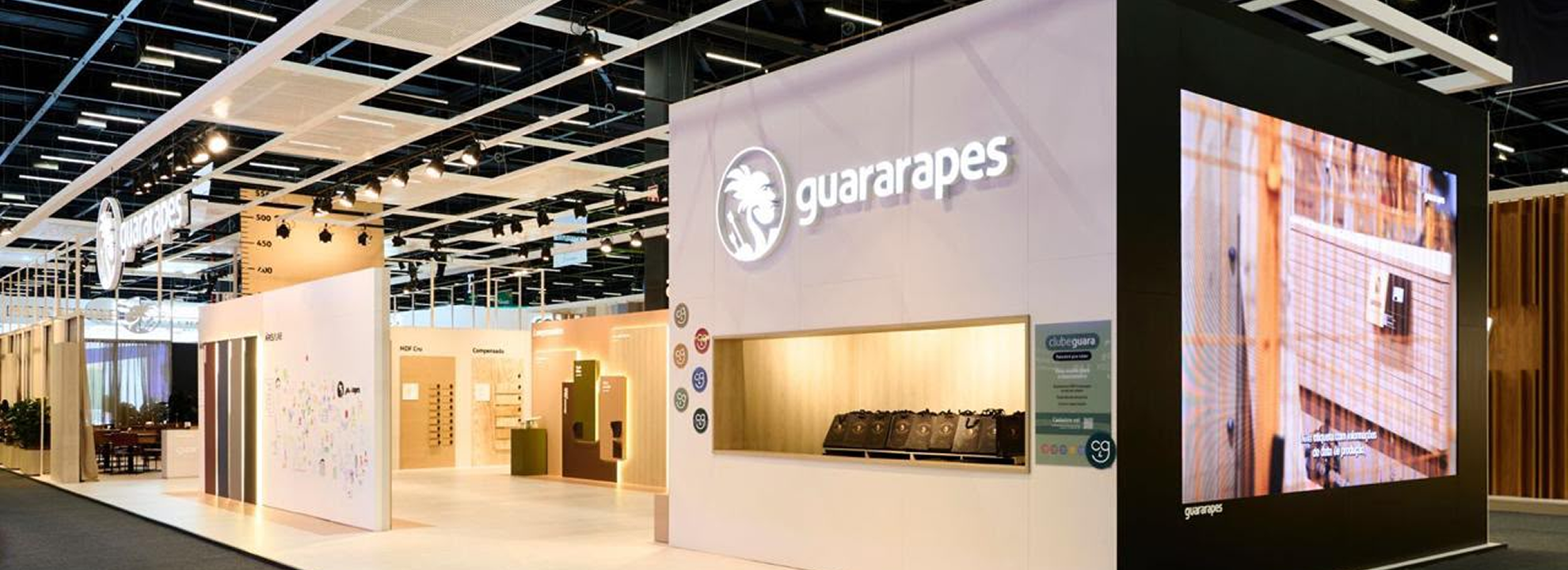 A Guararapes lança tecnologias inéditas, como o Áris Lab para remoção de manchas e acabamentos metálicos em MDF