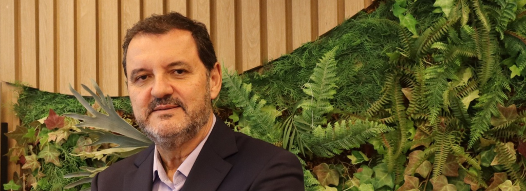 José Maurício Caldeira analisa sobre a nova tarifa de 25% dos EUA sobre produtos brasileiros impacta 18% das exportações, totalizando US$ 7,4 bilhões. A CNI destaca que a situação pode piorar, afetando a relação comercial entre os países.